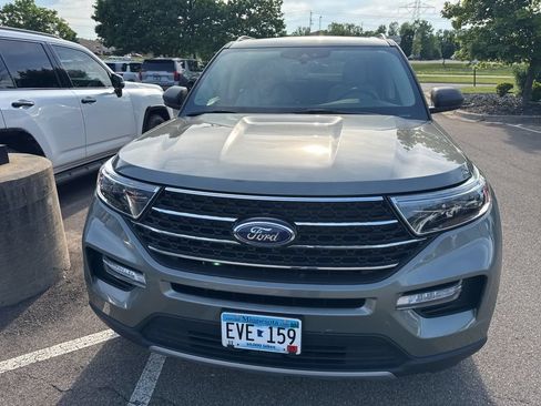 Used 2020 Ford Explorer XLT w/ Equipment Group 202A AWD/4WD image 2