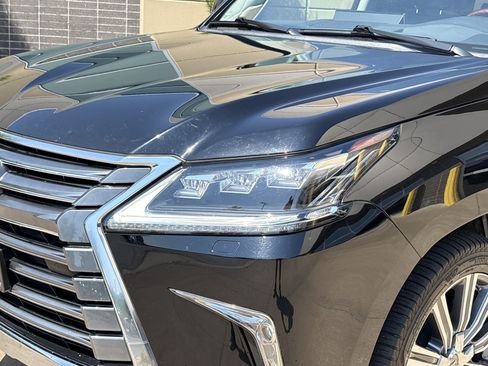 Used 2017 Lexus LX 570 4WD w/ Luxury Package image 6
