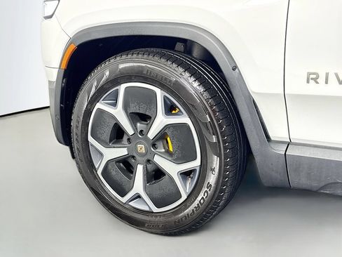 Used 2024 Rivian R1S Adventure AWD/4WD image 39