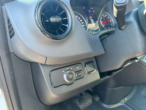 Used 2022 Mercedes-Benz Sprinter 2500 image 12