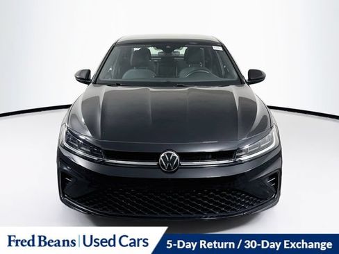 Used 2025 Volkswagen Jetta Sport FWD image 2
