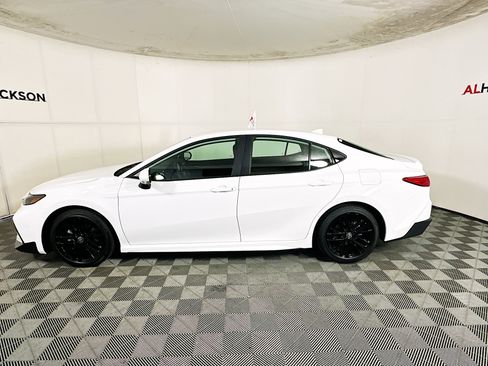 Used 2026 Toyota Camry SE image 6