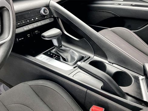 Used 2023 Hyundai Elantra SEL image 15