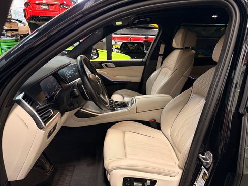 Used 2022 BMW X7 xDrive40i w/ M Sport Package AWD/4WD image 13