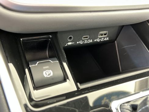 Used 2024 Subaru Outback Premium w/ Popular Package #1A AWD/4WD image 34