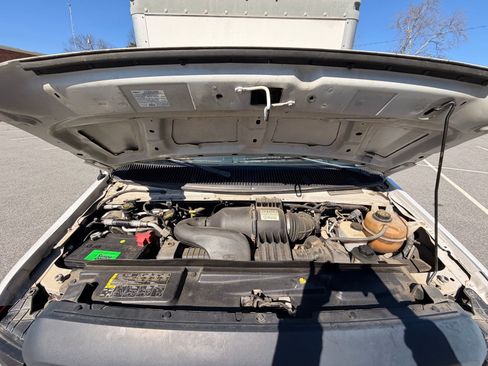 Used 2014 Ford E-350 and Econoline 350 Super Duty image 28