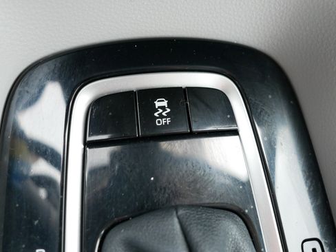 Used 2021 Toyota Corolla LE image 31