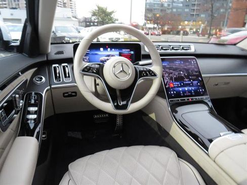 Used 2024 Mercedes-Benz S 580 4MATIC Sedan w/ AMG Line image 10