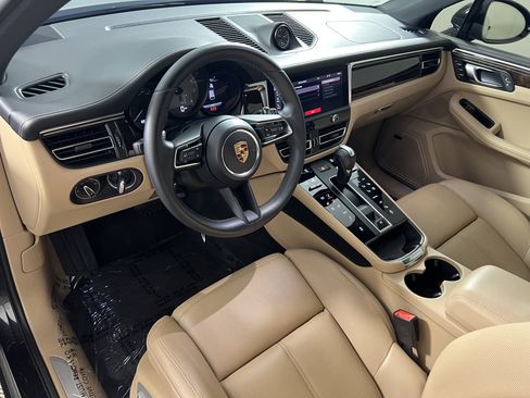 Certified 2024 Porsche Macan S AWD/4WD image 4