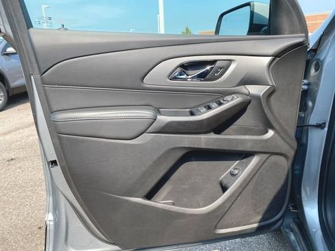 Used 2023 Chevrolet Traverse LT FWD image 21