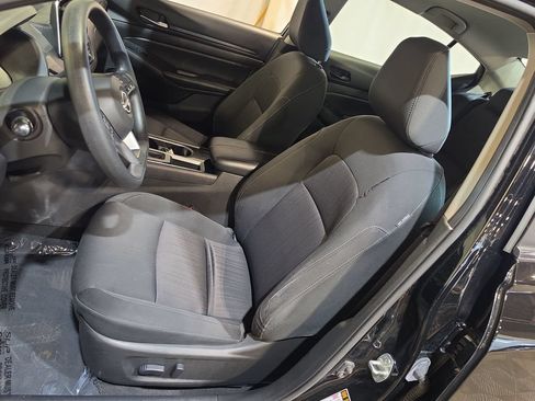 Used 2024 Nissan Altima 2.5 SV FWD image 13