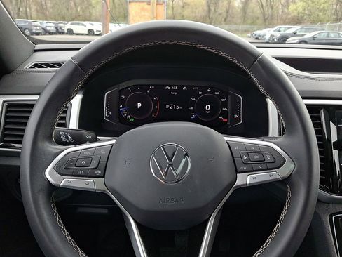 Certified 2022 Volkswagen Atlas Cross Sport SE image 19