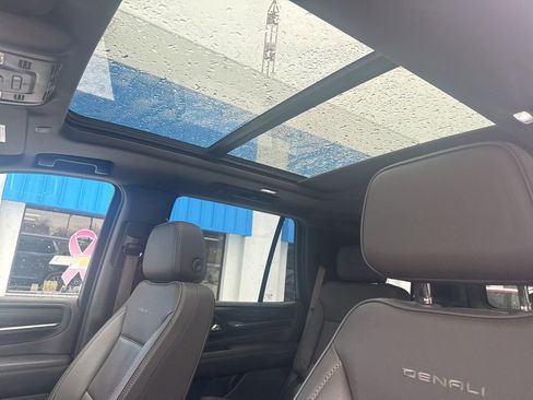 Used 2021 GMC Yukon Denali w/ Advanced Technology Package image 37