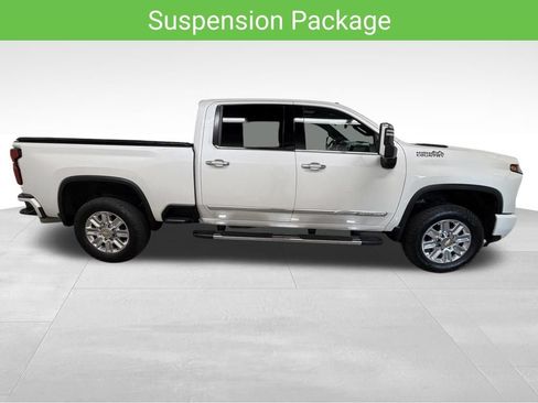Certified 2025 Chevrolet Silverado 2500 High Country w/ High Country Premium Package AWD/4WD image 8