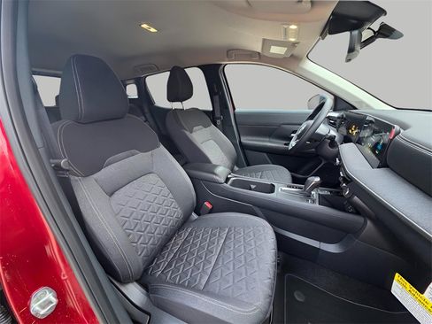 Used 2025 Nissan Kicks SV w/ Illumination Package image 21
