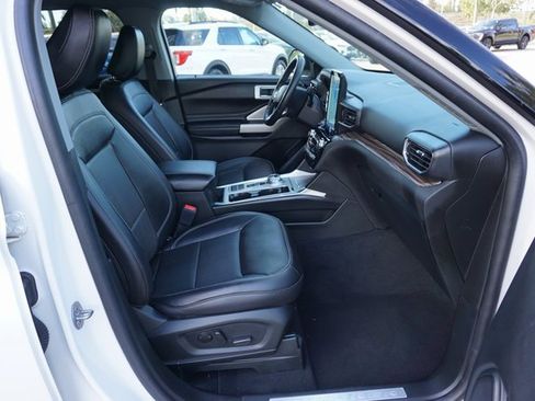 Certified 2022 Ford Explorer Limited w/ Limited Technology Package image 3
