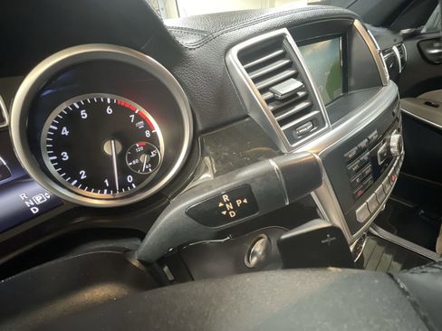 Used 2015 Mercedes-Benz GL 550 4MATIC image 16