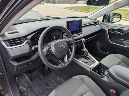 Used 2024 Toyota RAV4 AWD Hybrid w/ Weather Package image 18