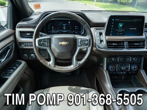 Used 2022 Chevrolet Suburban LT w/ Luxury Package RWD image 19