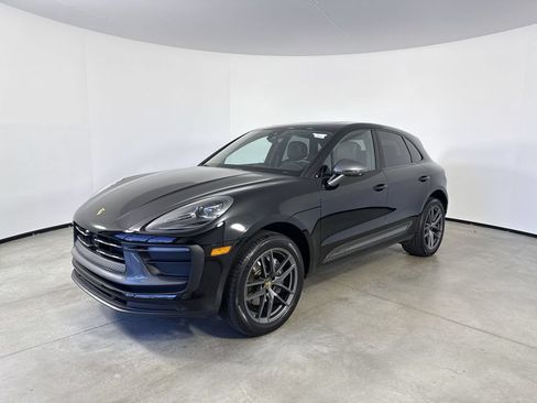 Certified 2025 Porsche Macan Turbo AWD/4WD image 1