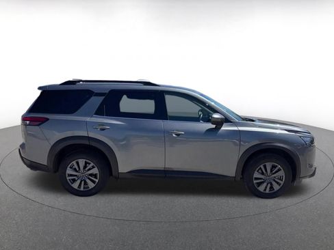 Used 2025 Nissan Pathfinder SV AWD/4WD image 16