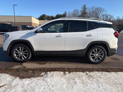 Used 2022 GMC Terrain SLT w/ Infotainment Package II image 3