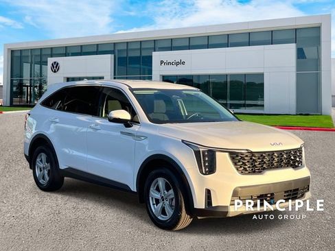 Used 2026 Kia Sorento LX FWD image 3
