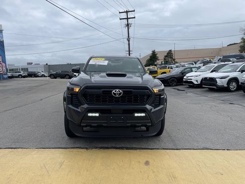 Certified 2025 Toyota Tacoma TRD Sport AWD/4WD image 5