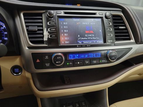 Used 2016 Toyota Highlander XLE AWD/4WD image 14