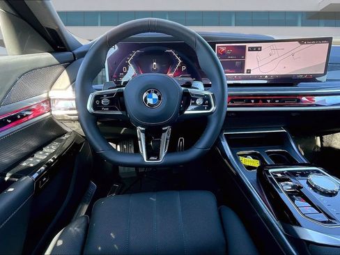 Used 2025 BMW 760i xDrive w/ Premium Package AWD/4WD image 8