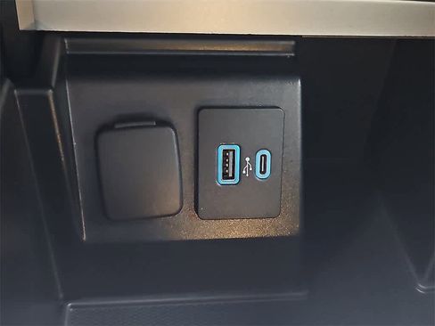 Used 2020 Ford Explorer XLT w/ Equipment Group 202A image 24