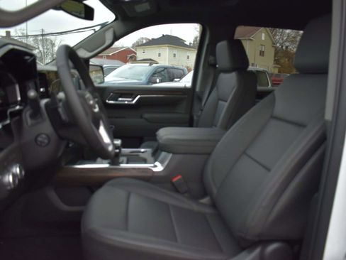 New 2026 GMC Sierra 1500 SLT w/ SLT Premium Package image 13