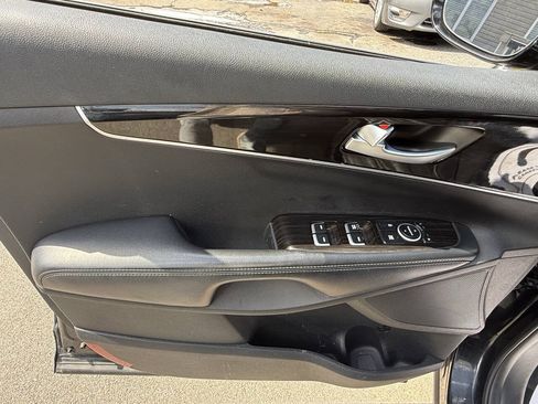 Used 2019 Kia Sorento L FWD image 7