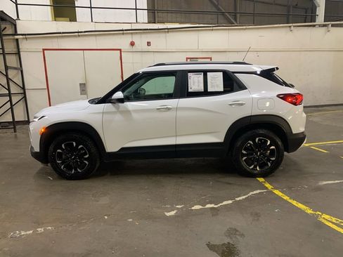 Used 2021 Chevrolet TrailBlazer LT w/ Convenience Package image 3