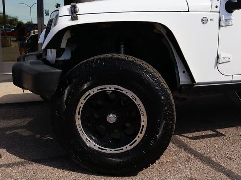 Used 2015 Jeep Wrangler Unlimited Sport w/ Max Tow Package AWD/4WD image 8