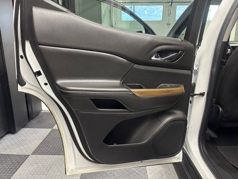 Used 2019 GMC Acadia SLE FWD image 20