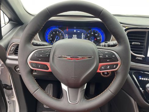 New 2026 Chrysler Pacifica Pinnacle image 17