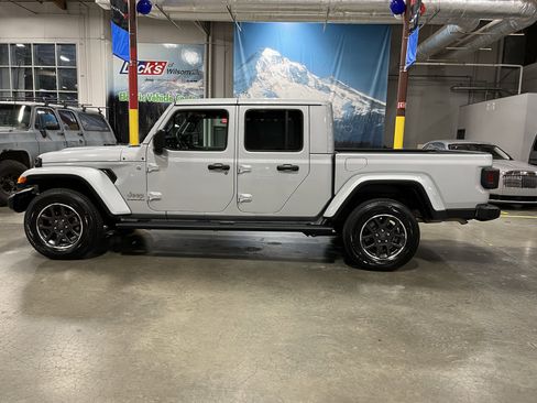 Certified 2023 Jeep Gladiator Overland image 2