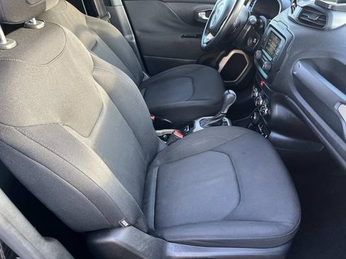 Used 2017 Jeep Renegade Latitude image 30