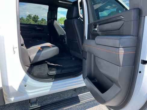 Used 2025 GMC Sierra 2500 AT4 w/ AT4 Premium Plus Package AWD/4WD image 30