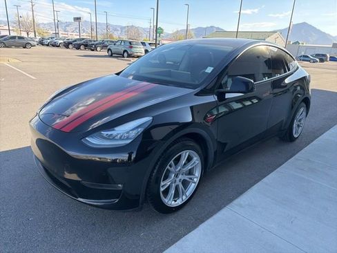 Used 2021 Tesla Model Y Long Range image 3