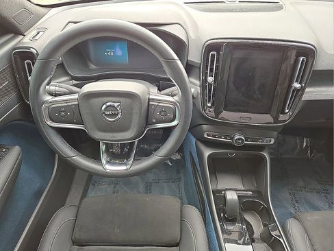 Used 2023 Volvo C40 P8 Recharge Ultimate image 19