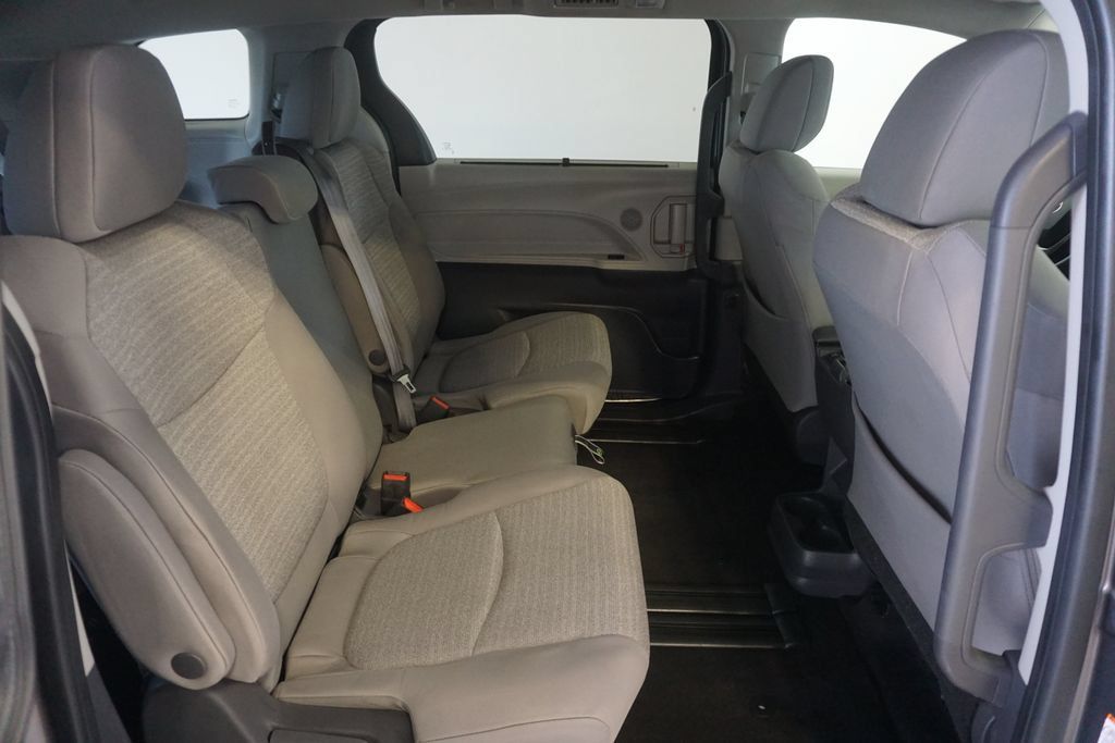 Certified 2021 Toyota Sienna LE FWD image 21