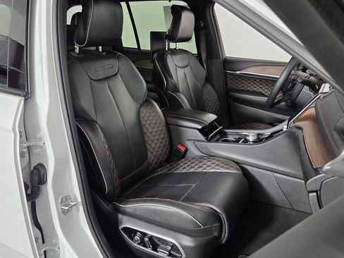 Used 2023 Jeep Grand Cherokee Summit w/ Adv Protech Group IV AWD/4WD image 40