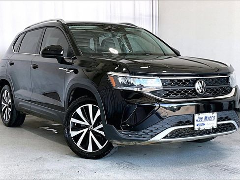 Used 2022 Volkswagen Taos SE w/ Panoramic Sunroof Package image 1