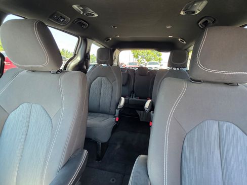 Used 2024 Chrysler Pacifica Touring FWD image 20