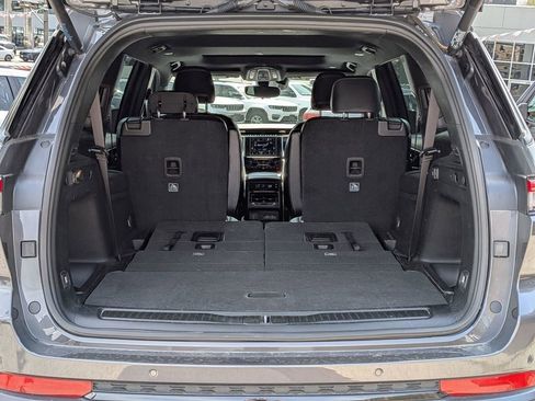 Used 2023 Jeep Grand Cherokee L Laredo image 8