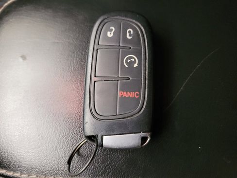 Used 2016 Jeep Cherokee Limited image 32