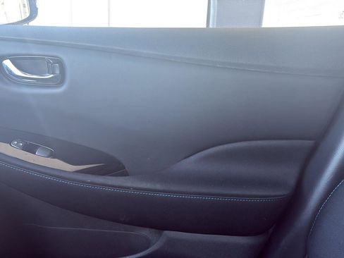 Used 2022 Nissan Leaf SV w/ SV Technology Package image 22