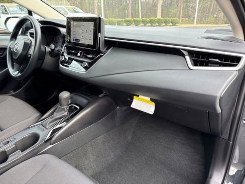 Used 2025 Toyota Corolla LE image 31